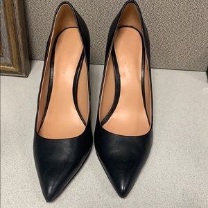 Halston  Heritage black leather pumps. Size 9M